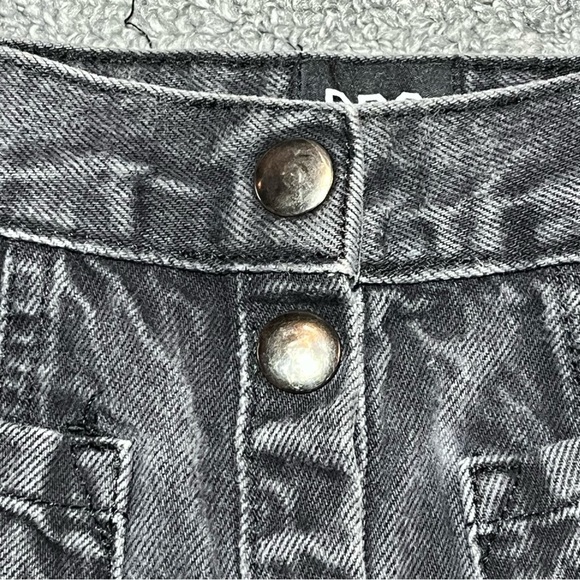 BDG Jean Mini Skirt Womens Size XS Black Front Snap Buttons Pockets - Picture 3 of 11